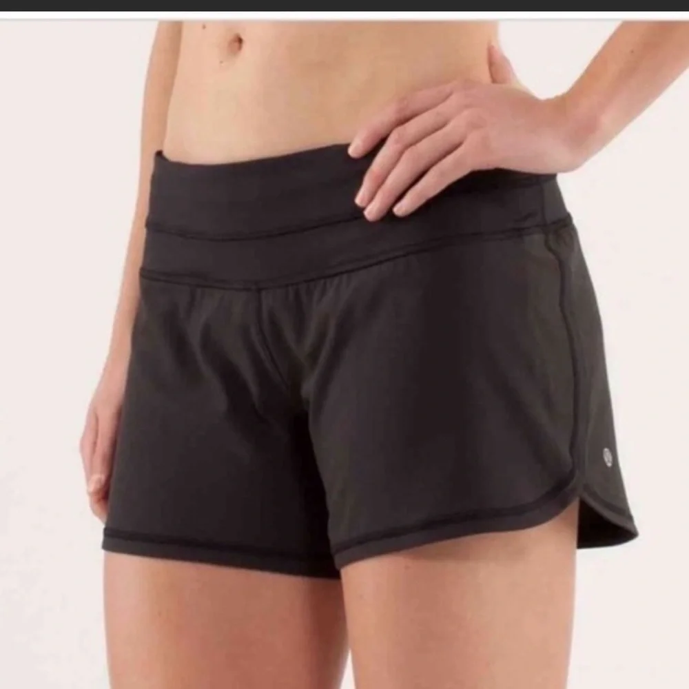 Lululemon Groovy Run Shorts 6 black euc - Picture 2 of 7